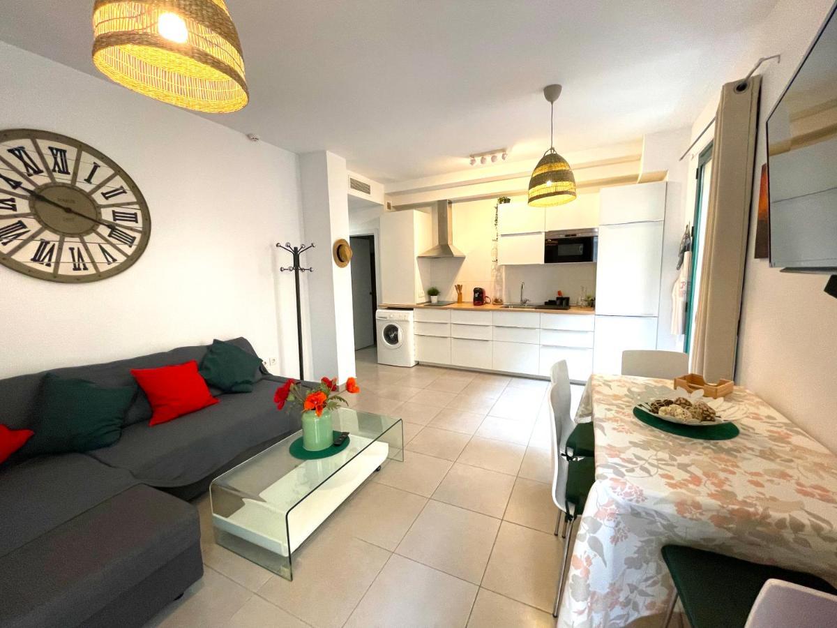 Skysea Holidays City Center Suites Malaga Bagian luar foto