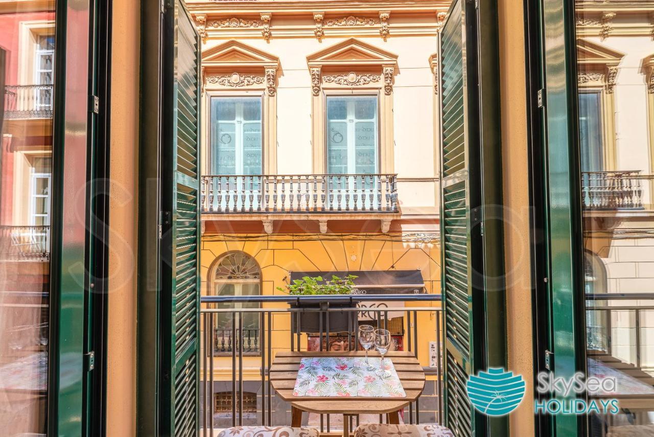 Skysea Holidays City Center Suites Malaga Bagian luar foto