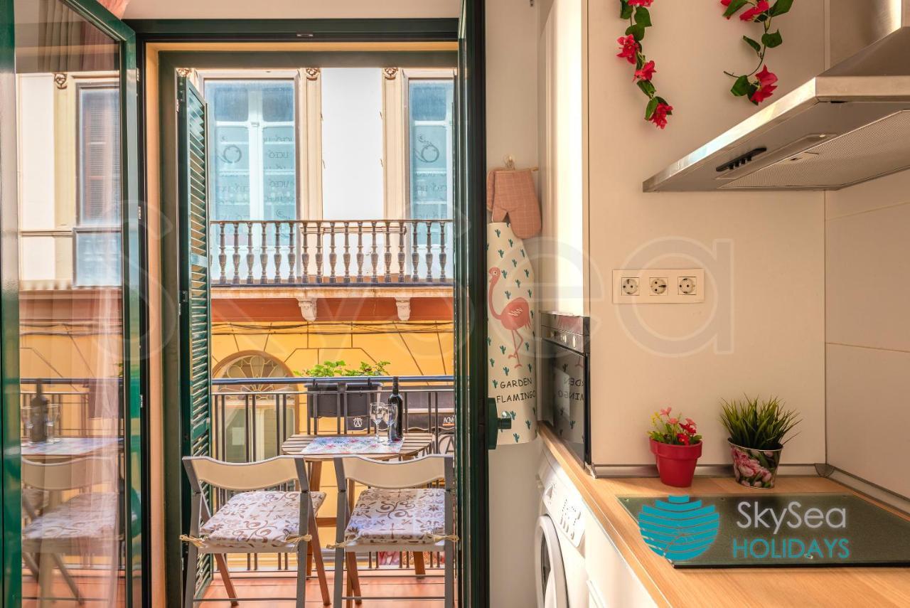 Skysea Holidays City Center Suites Malaga Bagian luar foto