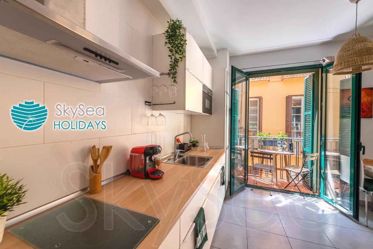 Skysea Holidays City Center Suites Malaga Bagian luar foto