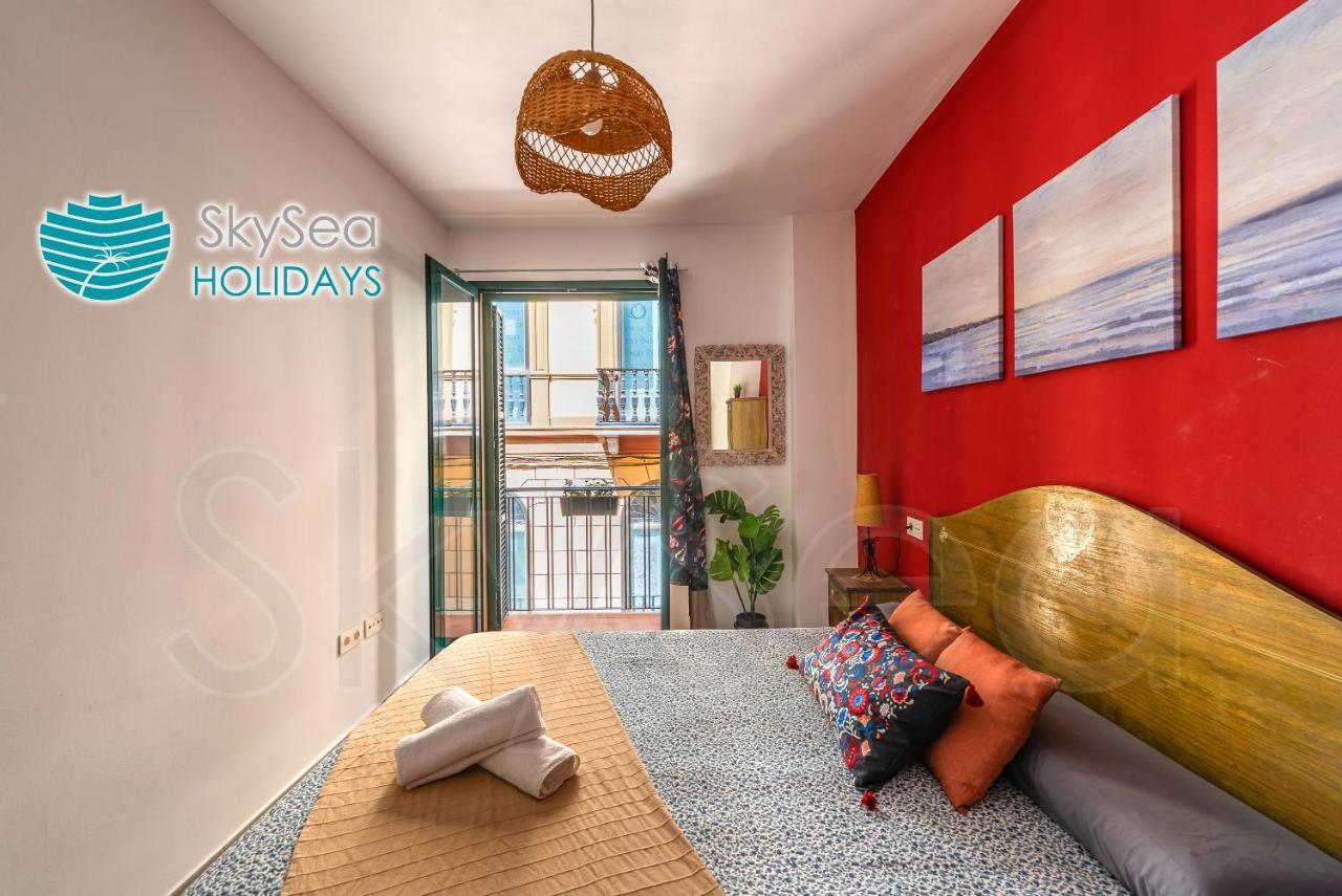 Skysea Holidays City Center Suites Malaga Bagian luar foto