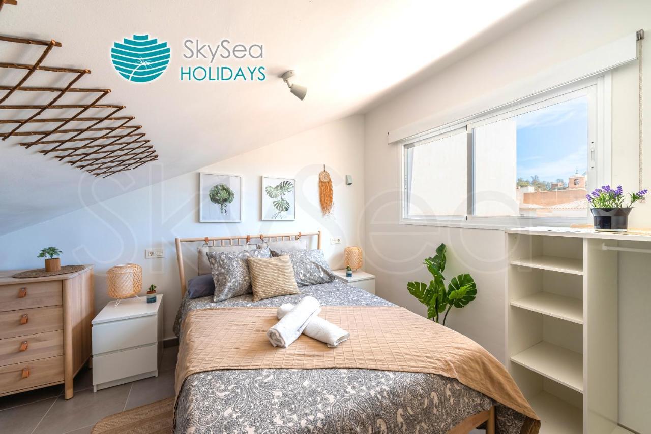 Skysea Holidays City Center Suites Malaga Bagian luar foto