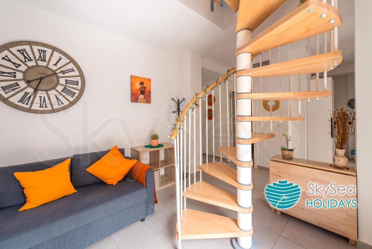 Skysea Holidays City Center Suites Malaga Bagian luar foto