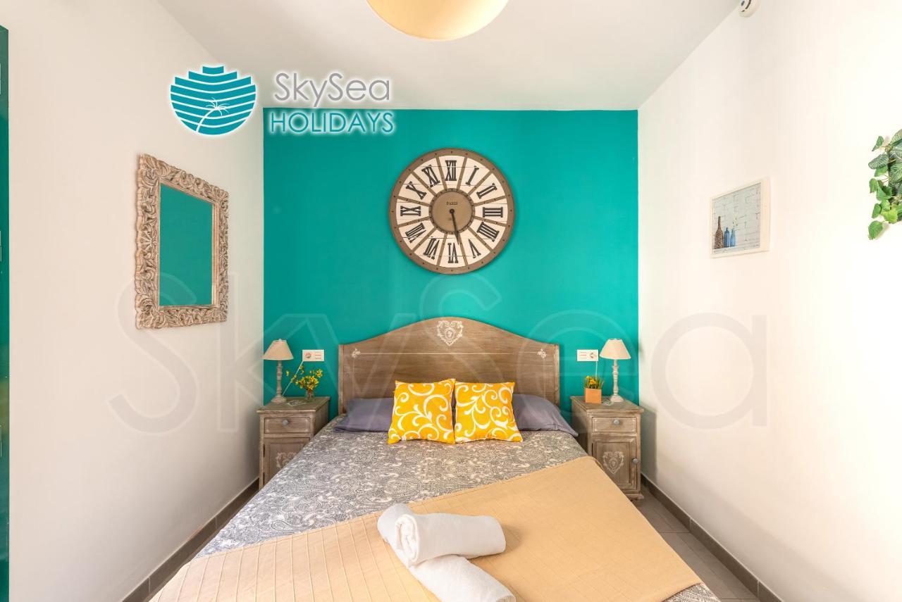 Skysea Holidays City Center Suites Malaga Bagian luar foto