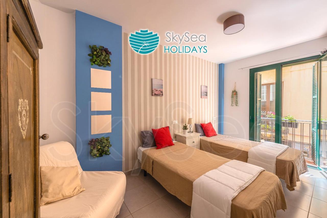 Skysea Holidays City Center Suites Malaga Bagian luar foto