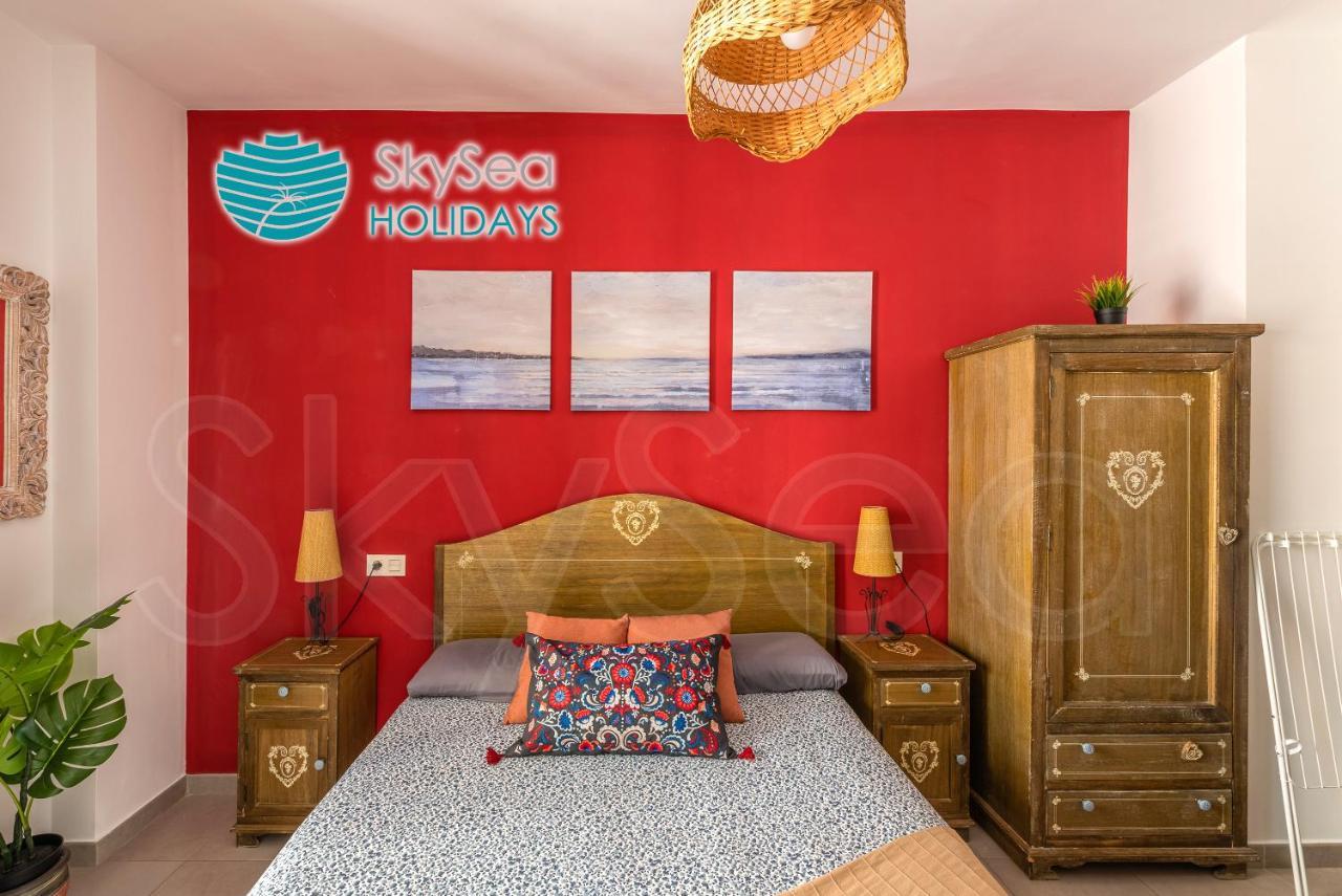 Skysea Holidays City Center Suites Malaga Bagian luar foto