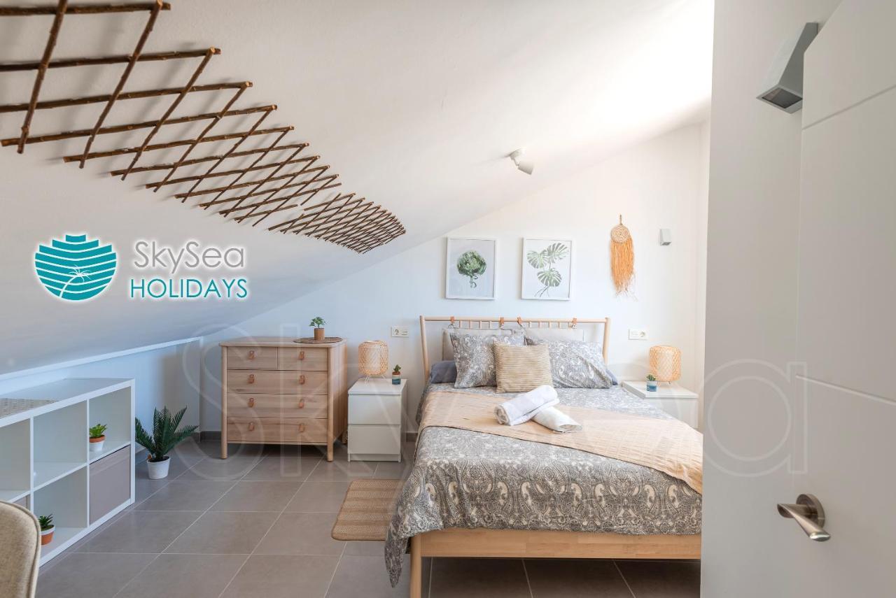 Skysea Holidays City Center Suites Malaga Bagian luar foto