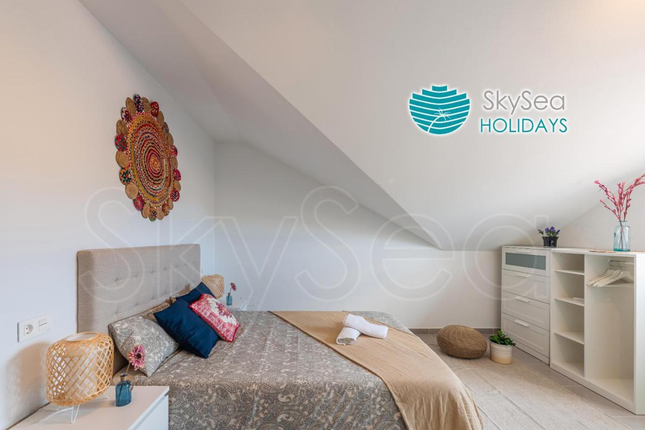 Skysea Holidays City Center Suites Malaga Bagian luar foto