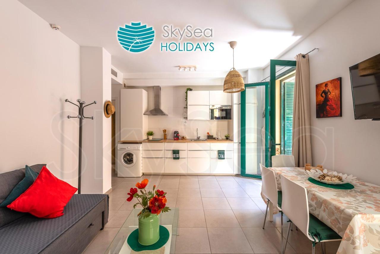 Skysea Holidays City Center Suites Malaga Bagian luar foto