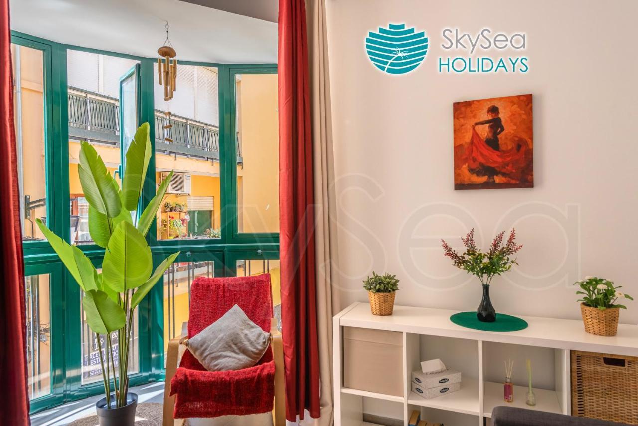 Skysea Holidays City Center Suites Malaga Bagian luar foto