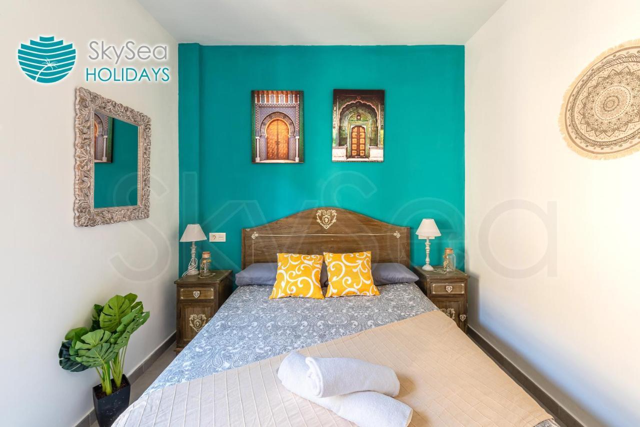 Skysea Holidays City Center Suites Malaga Bagian luar foto