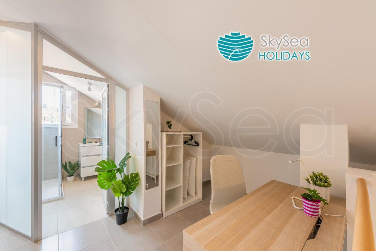 Skysea Holidays City Center Suites Malaga Bagian luar foto