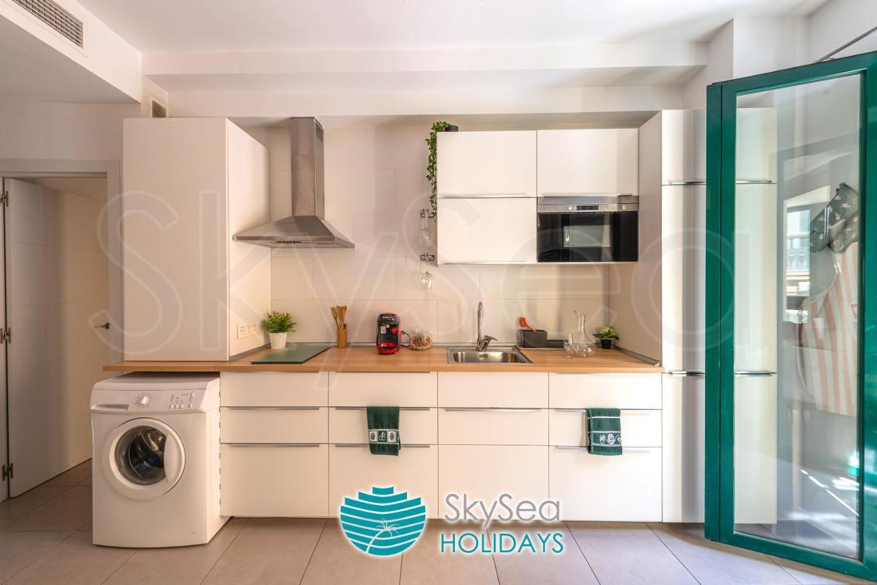 Skysea Holidays City Center Suites Malaga Bagian luar foto