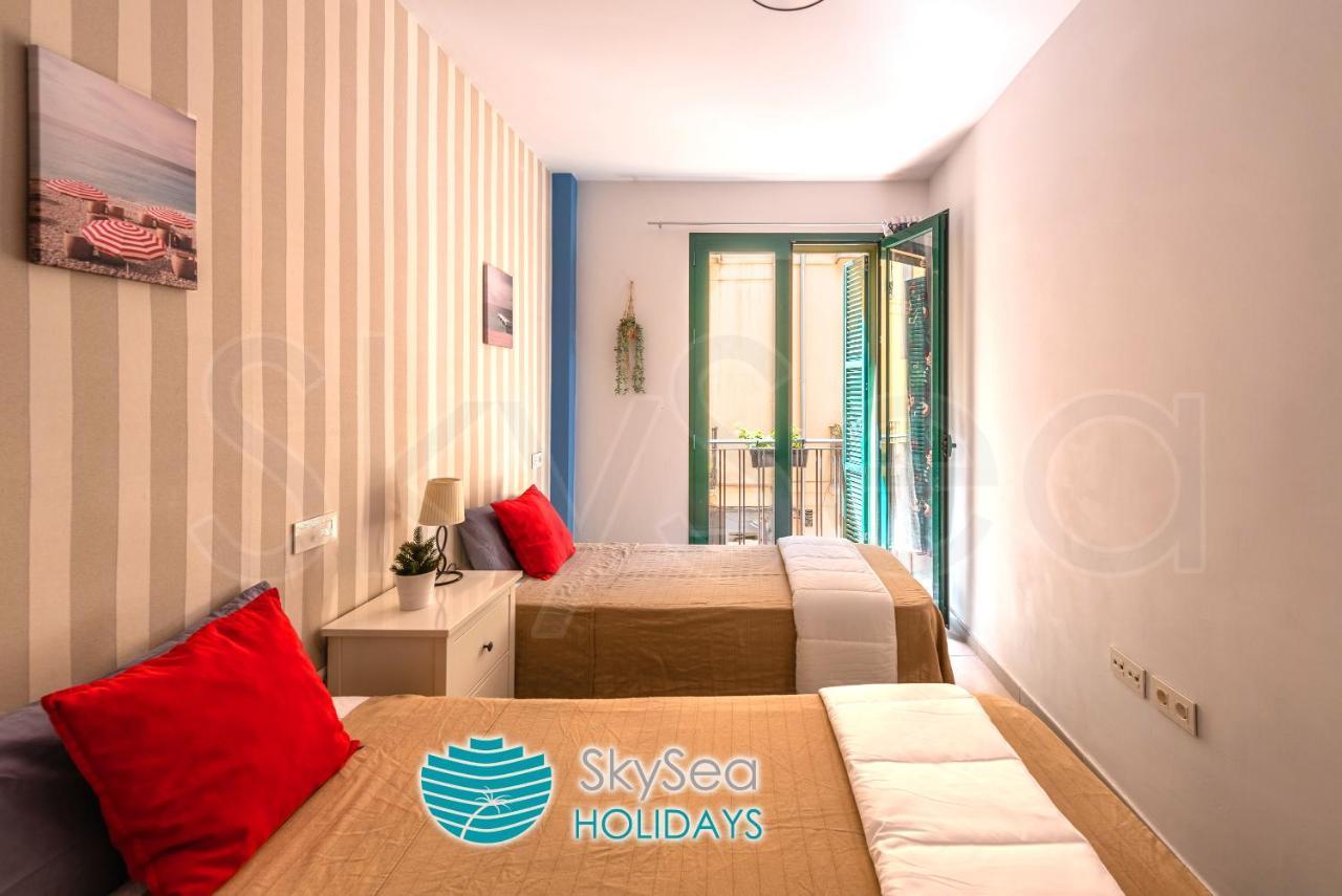 Skysea Holidays City Center Suites Malaga Bagian luar foto