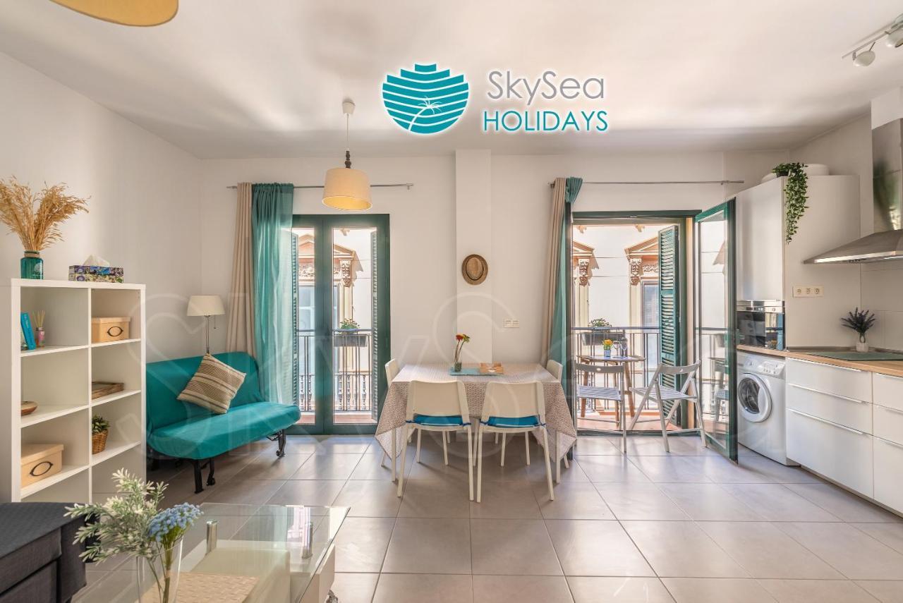 Skysea Holidays City Center Suites Malaga Bagian luar foto