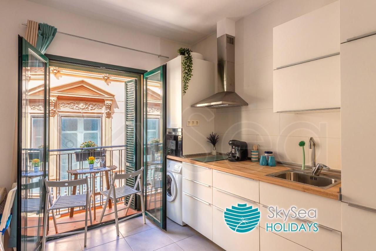 Skysea Holidays City Center Suites Malaga Bagian luar foto