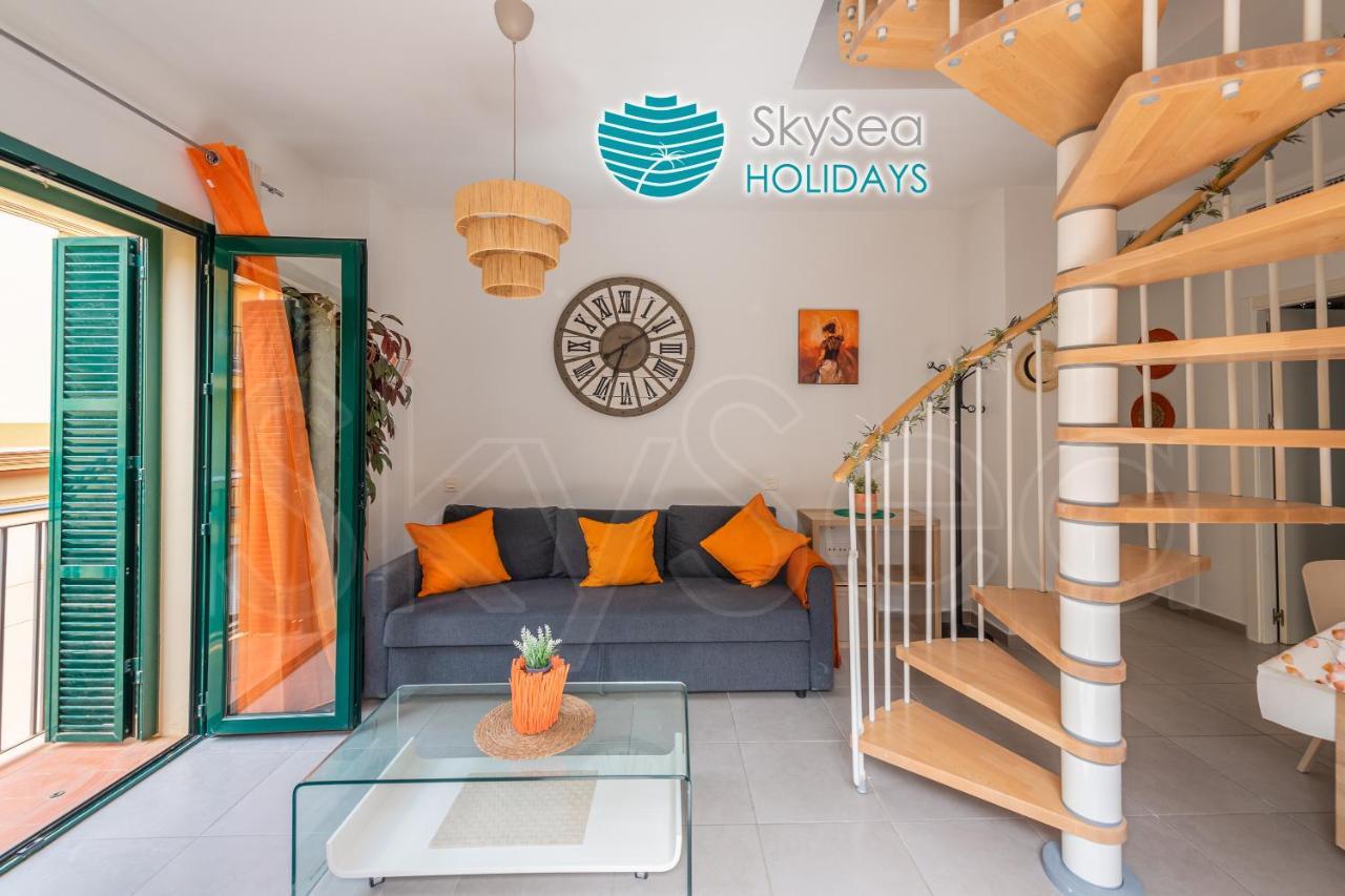 Skysea Holidays City Center Suites Malaga Bagian luar foto