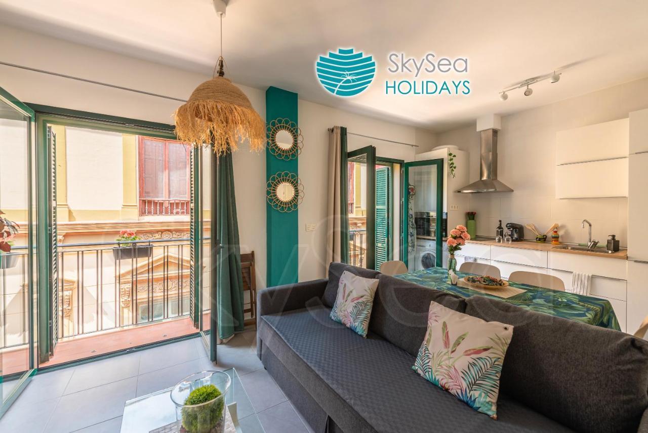 Skysea Holidays City Center Suites Malaga Bagian luar foto