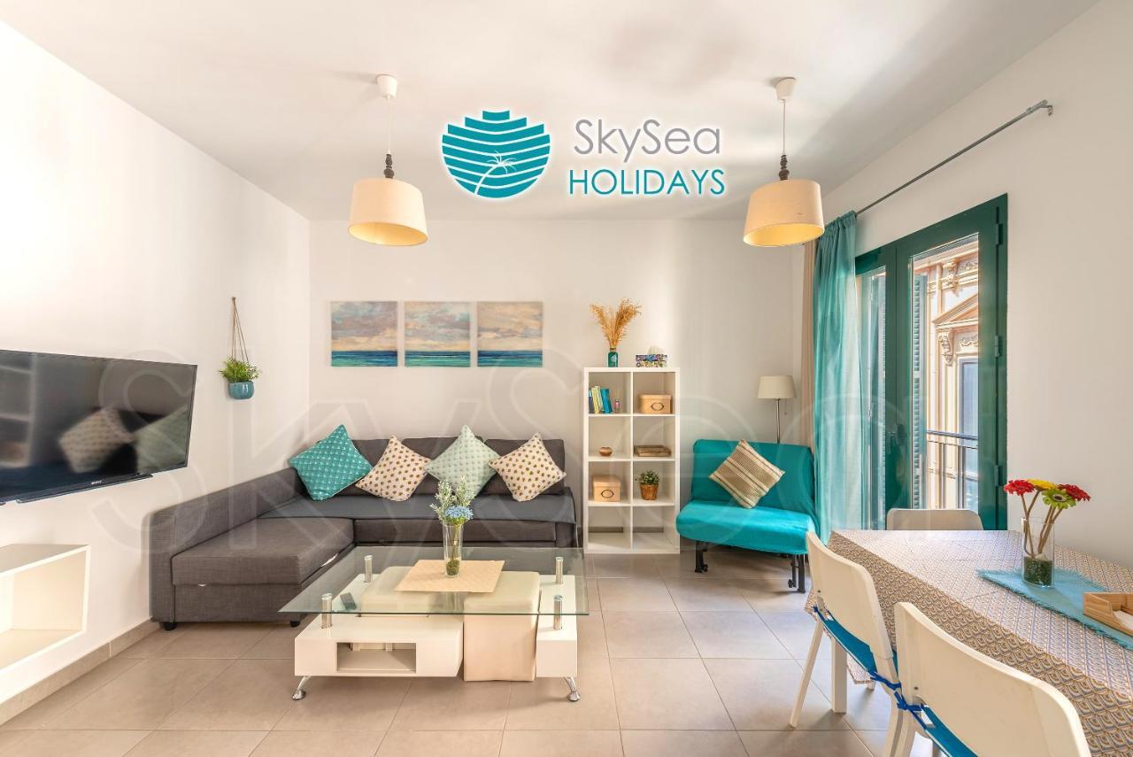 Skysea Holidays City Center Suites Malaga Bagian luar foto