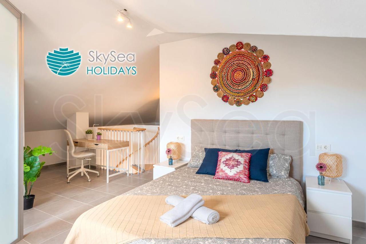 Skysea Holidays City Center Suites Malaga Bagian luar foto