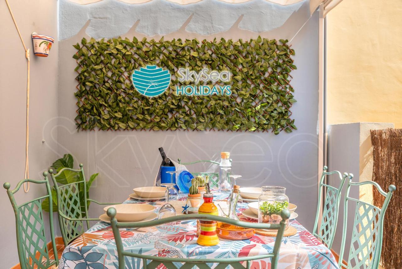 Skysea Holidays City Center Suites Malaga Bagian luar foto