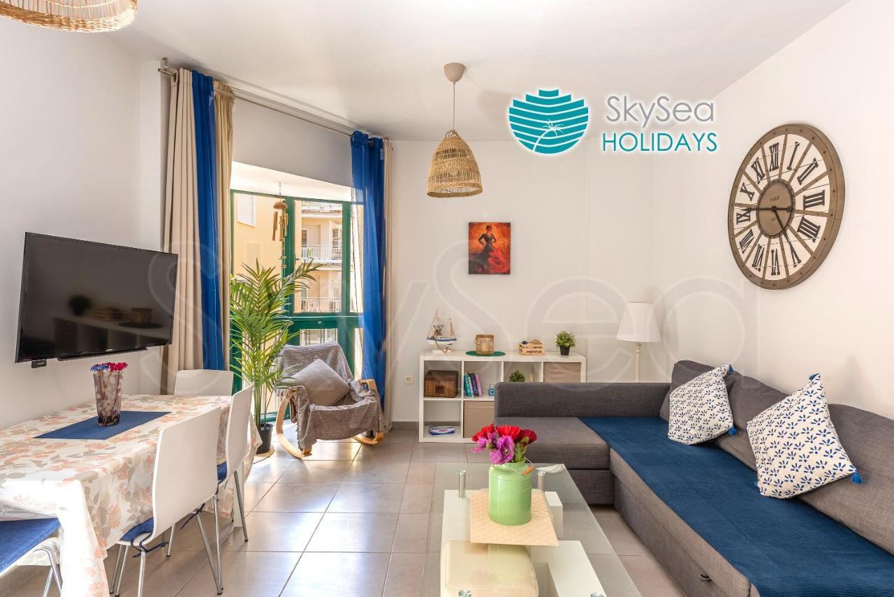 Skysea Holidays City Center Suites Malaga Bagian luar foto