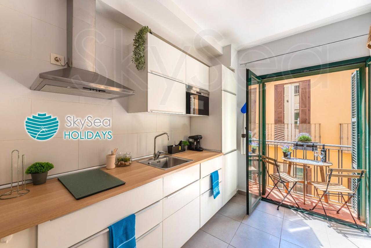 Skysea Holidays City Center Suites Malaga Bagian luar foto