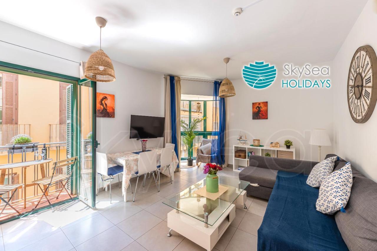 Skysea Holidays City Center Suites Malaga Bagian luar foto