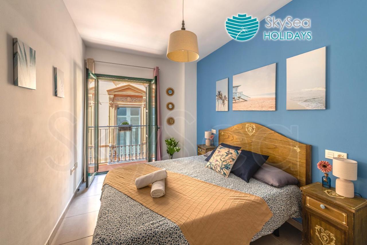 Skysea Holidays City Center Suites Malaga Bagian luar foto